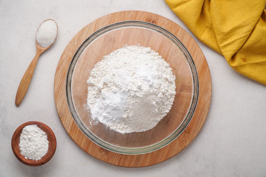 flour in glass bowl