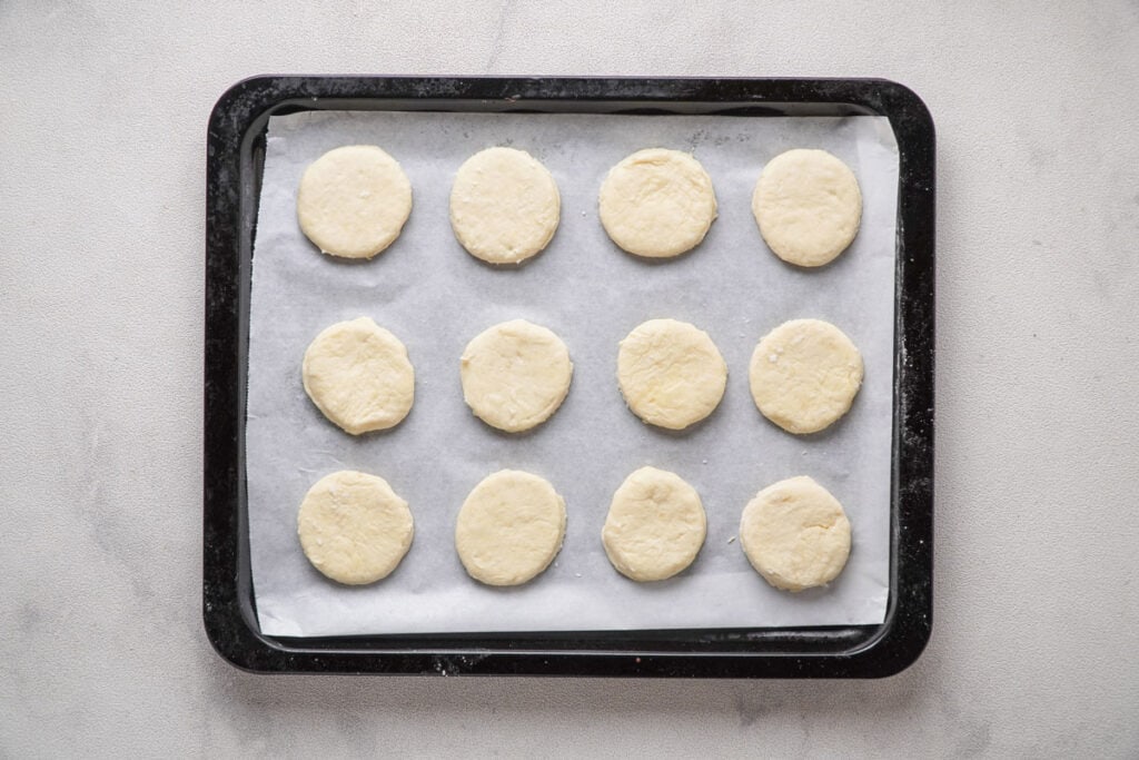 buttermilk biscuits on baking sheet before baking