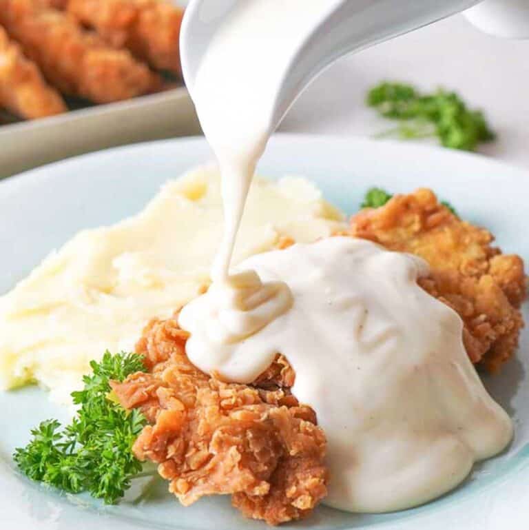 Easy Country White Gravy