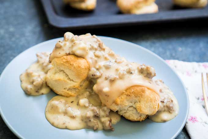 homemade country sausage gravy