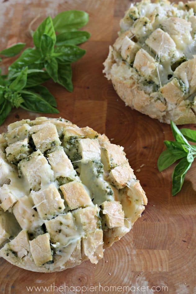 A close up picture of pesto cheesy pull apart bread 