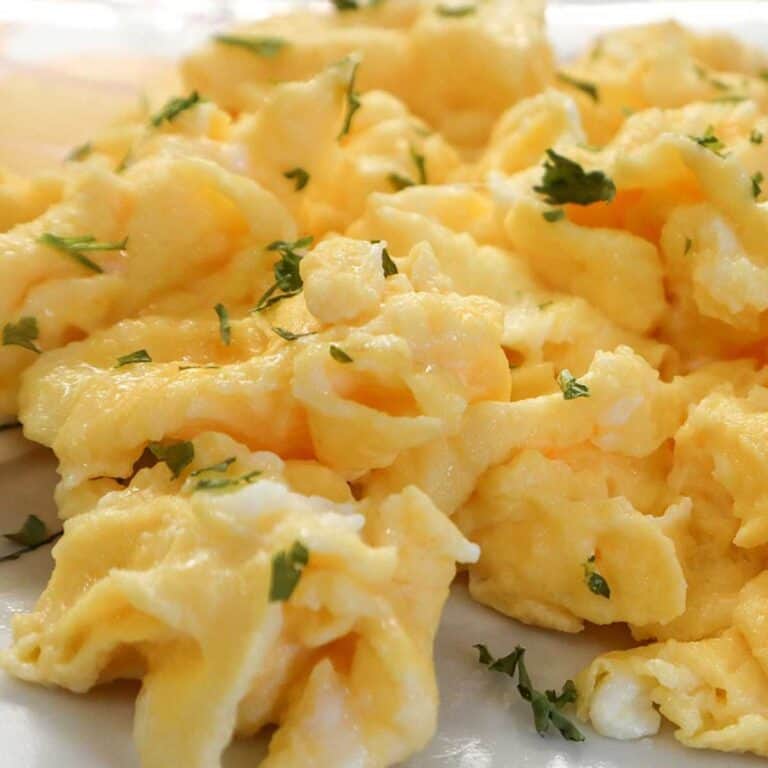 What to Serve with Scrambled Eggs – 15 Tasty Sides