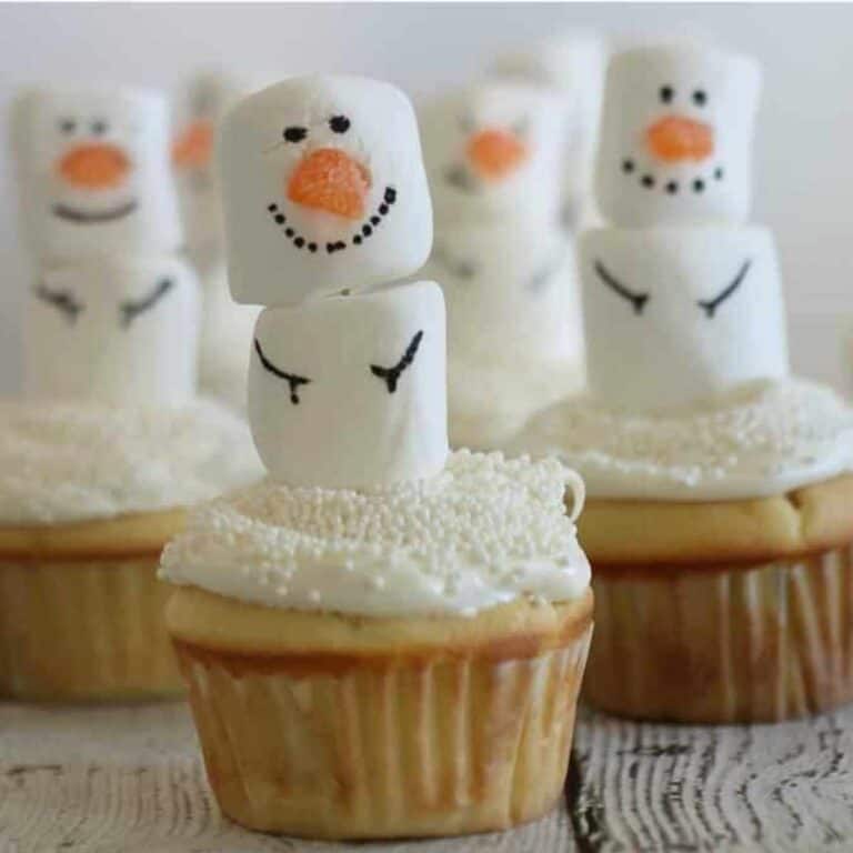 Easy Snowman Cupcakes (with VIDEO)